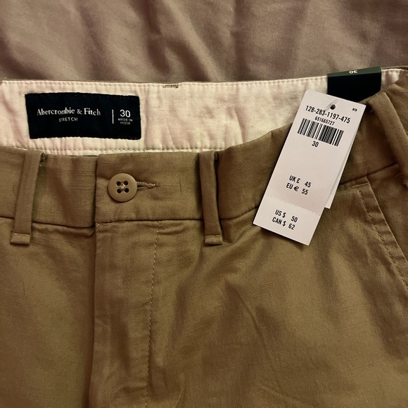 Abercrombie and Fitch Khaki Shorts BRAND NEW - Picture 2 of 3
